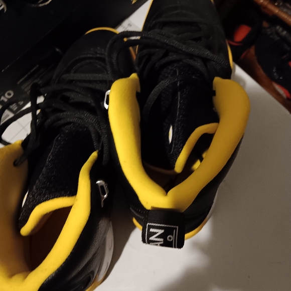 Sneakers for men I can't wear them  they are too big for me - Picture 4 of 4